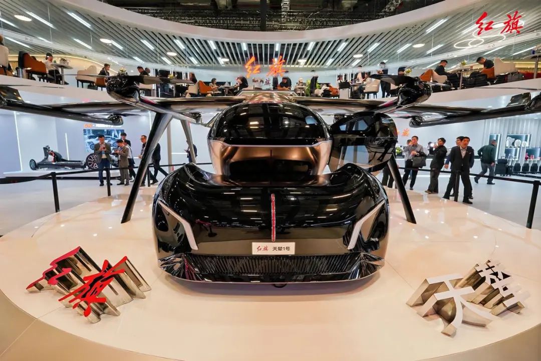 2025 年上海车展的百花争艳的飞行汽车/evtol