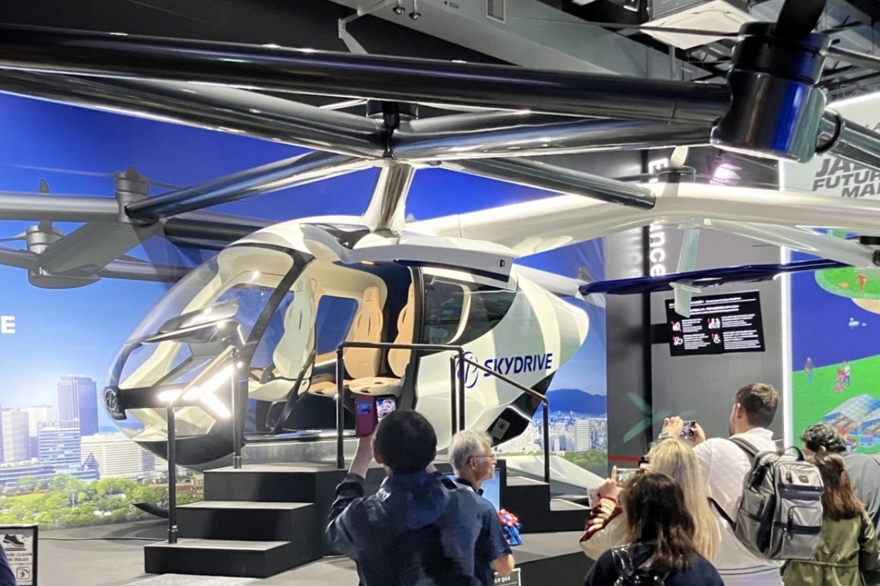 日本evtol开发商SkyDrive 在关西大阪世博会上展示其 SD-05 eVTOL 的全尺寸模型